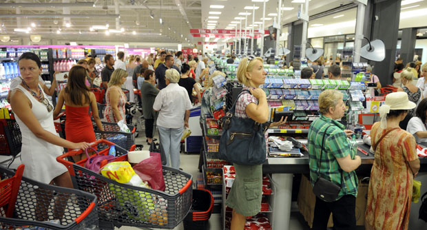 Већина ради на празник рада